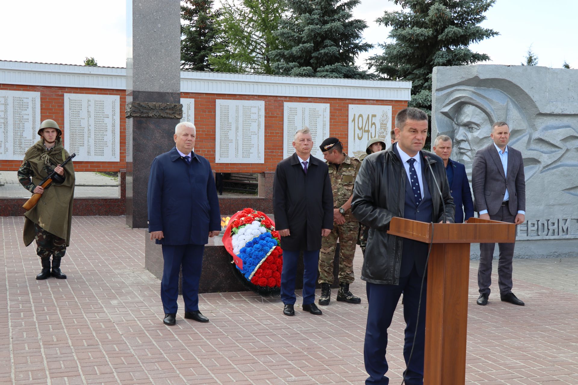 В день памяти и скорби в Дрожжановском районе прошёл траурный митинг