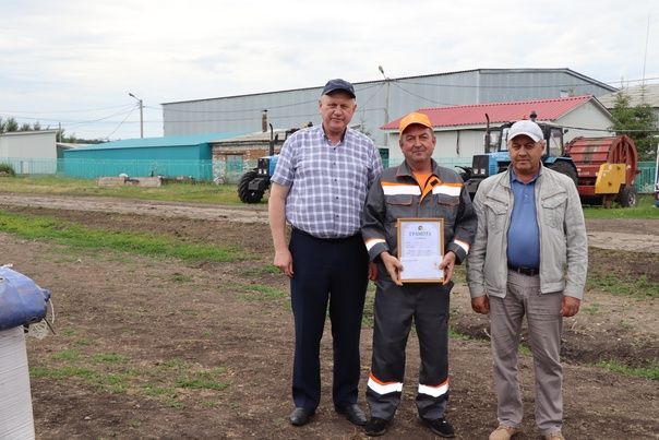 Парад комбайнов состоялся в Дрожжановском районе