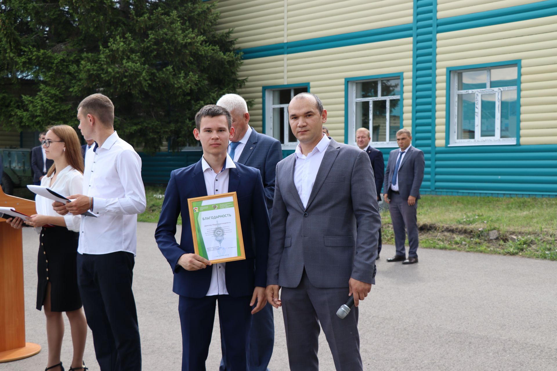Выпускникам Дрожжановского техникума вручили дипломы