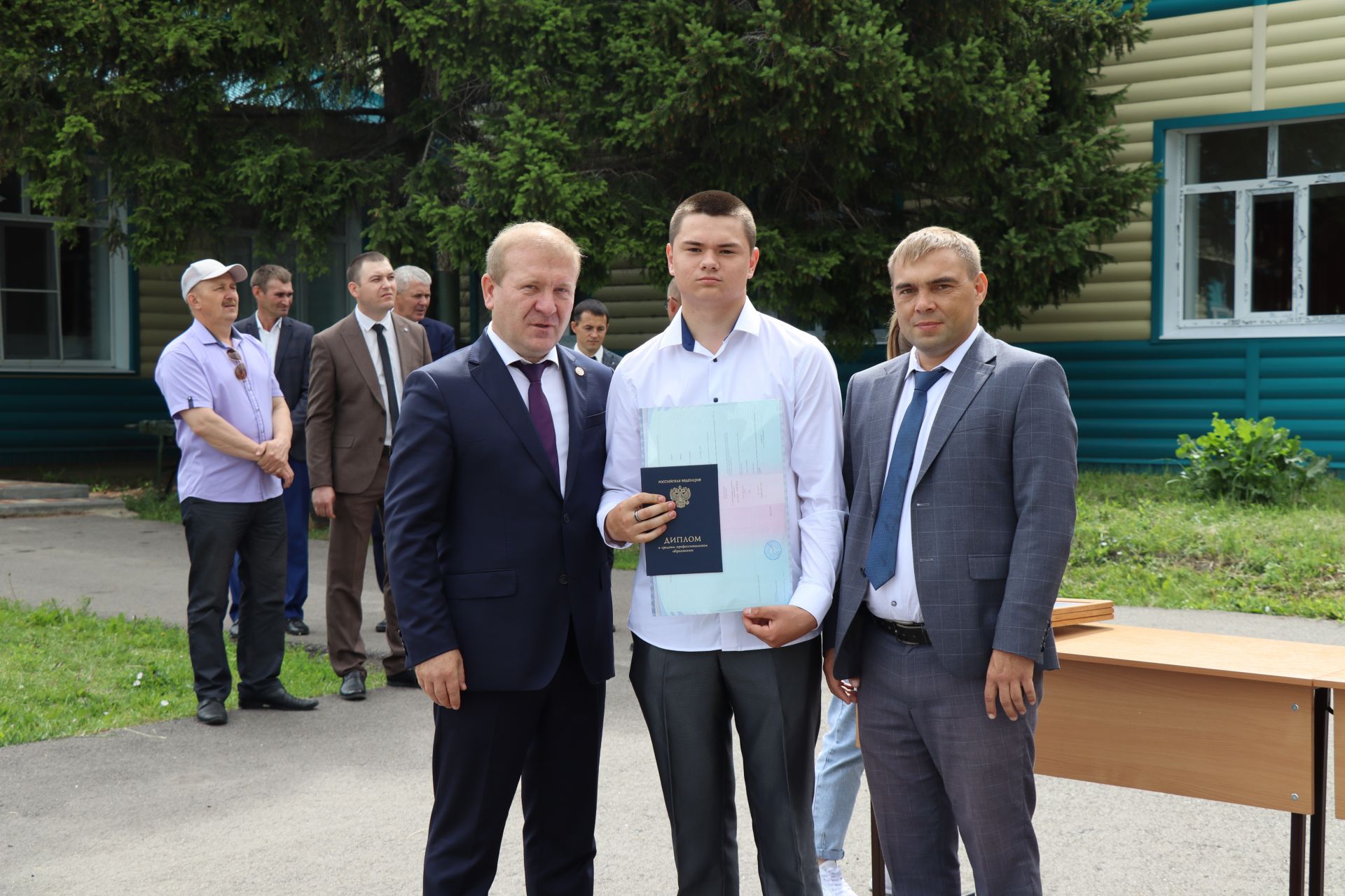 Выпускникам Дрожжановского техникума вручили дипломы