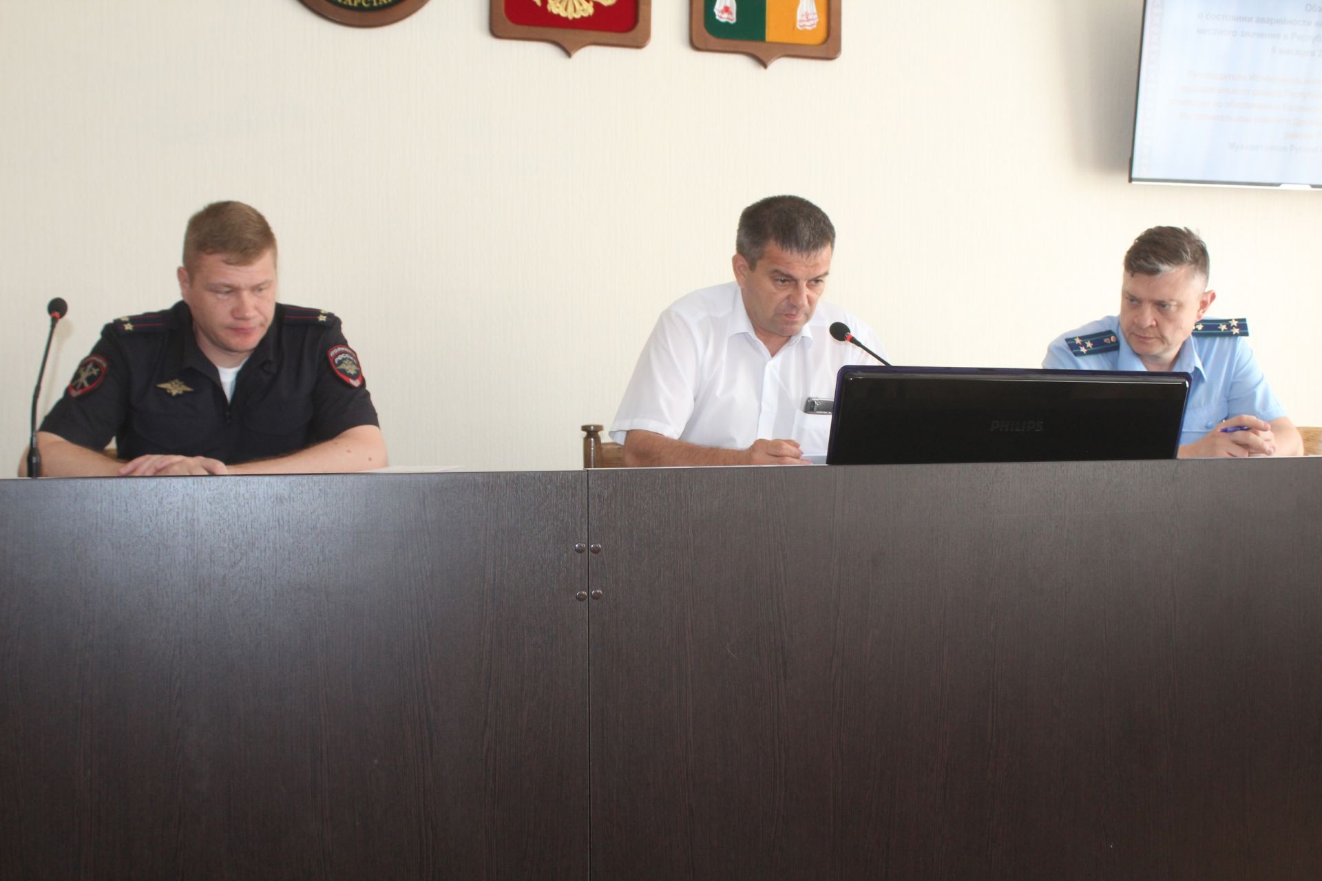 В Дрожжановском районе состоялась заседание комиссии по БДД по итогам 6 месяцев 2023 года