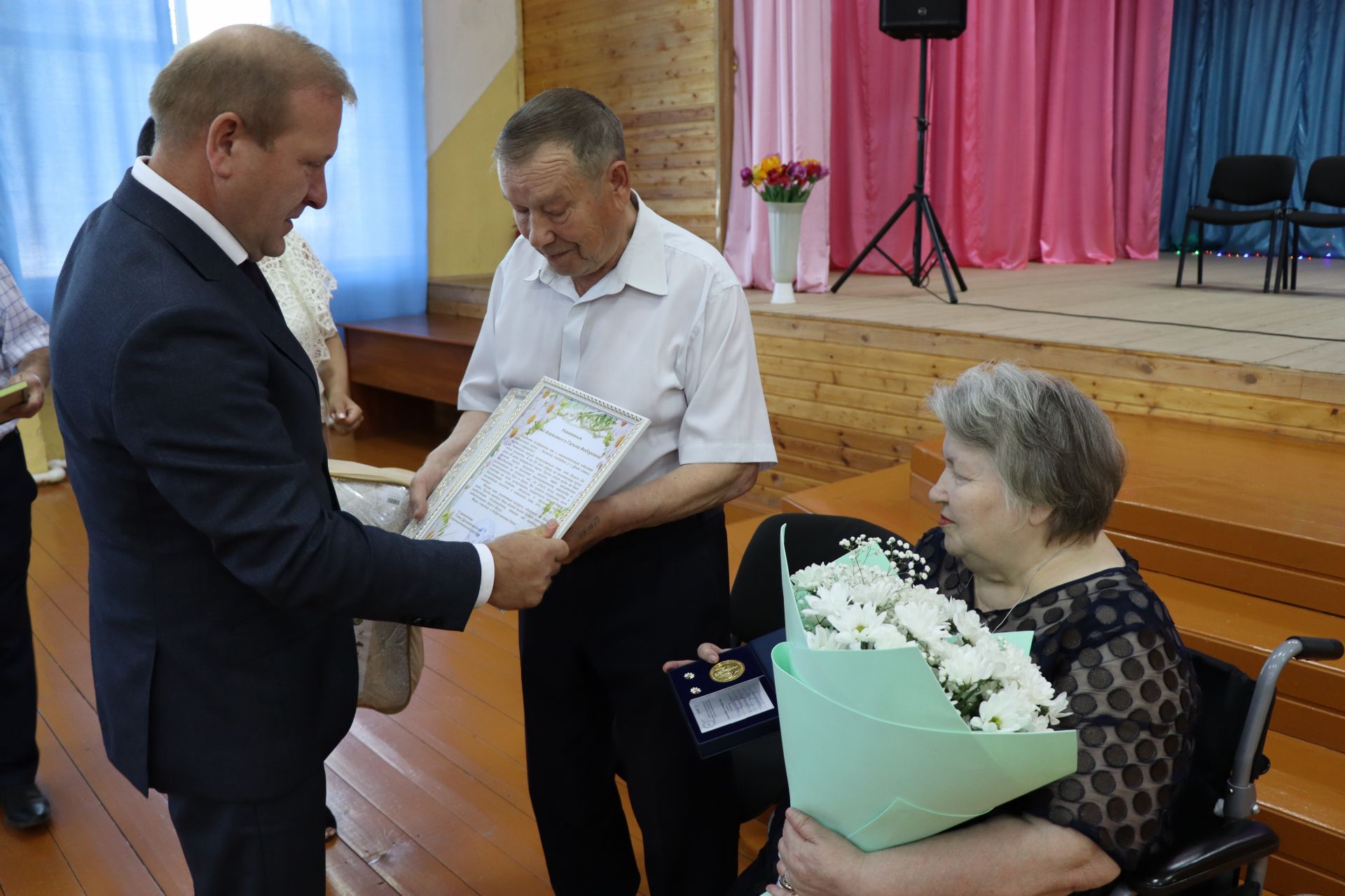 В Дрожжановском районе семья Салифановых получила медаль «За любовь и верность»