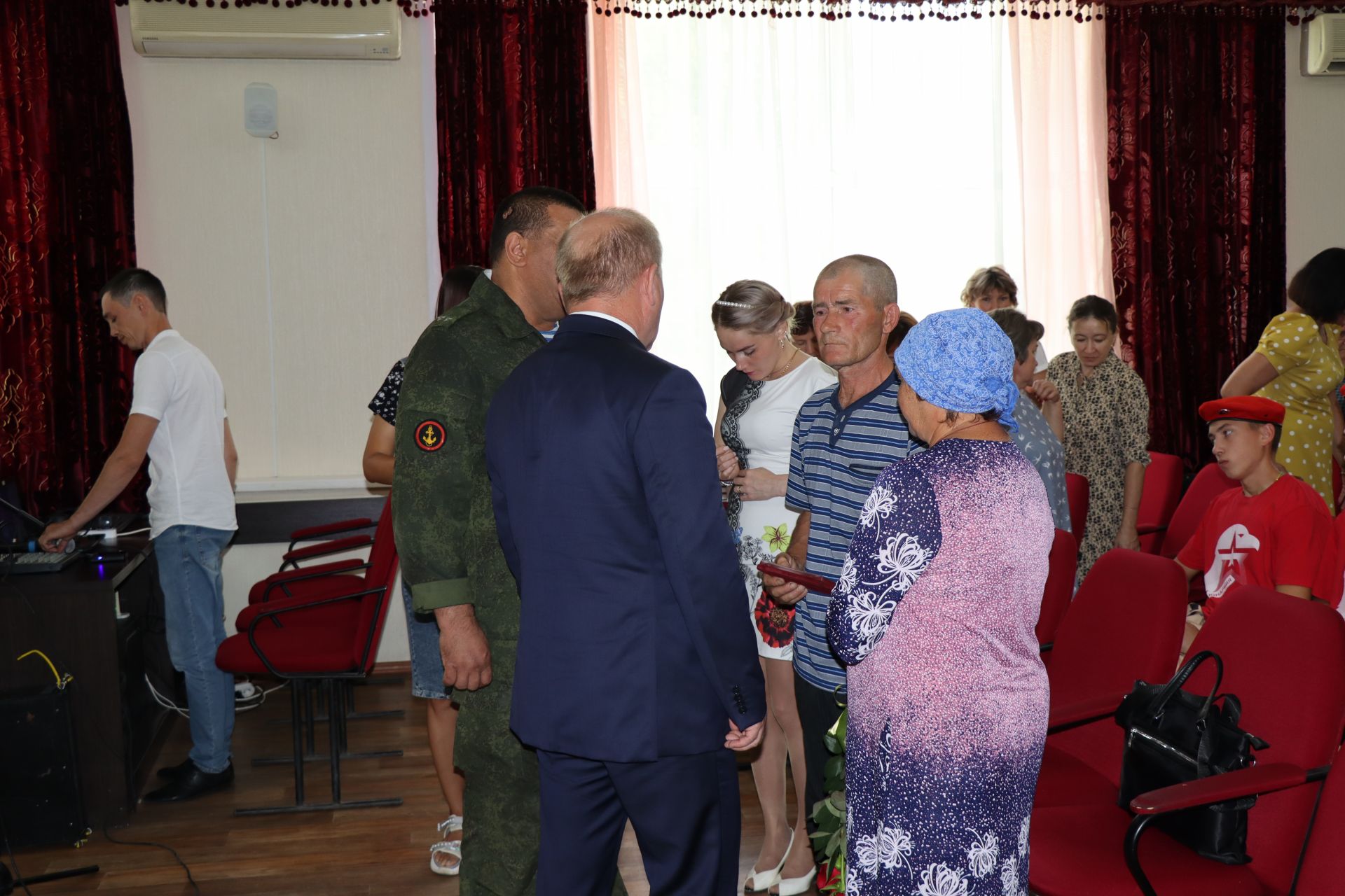 В Дрожжановском районе вручили орден Мужества родителям погибшего солдата