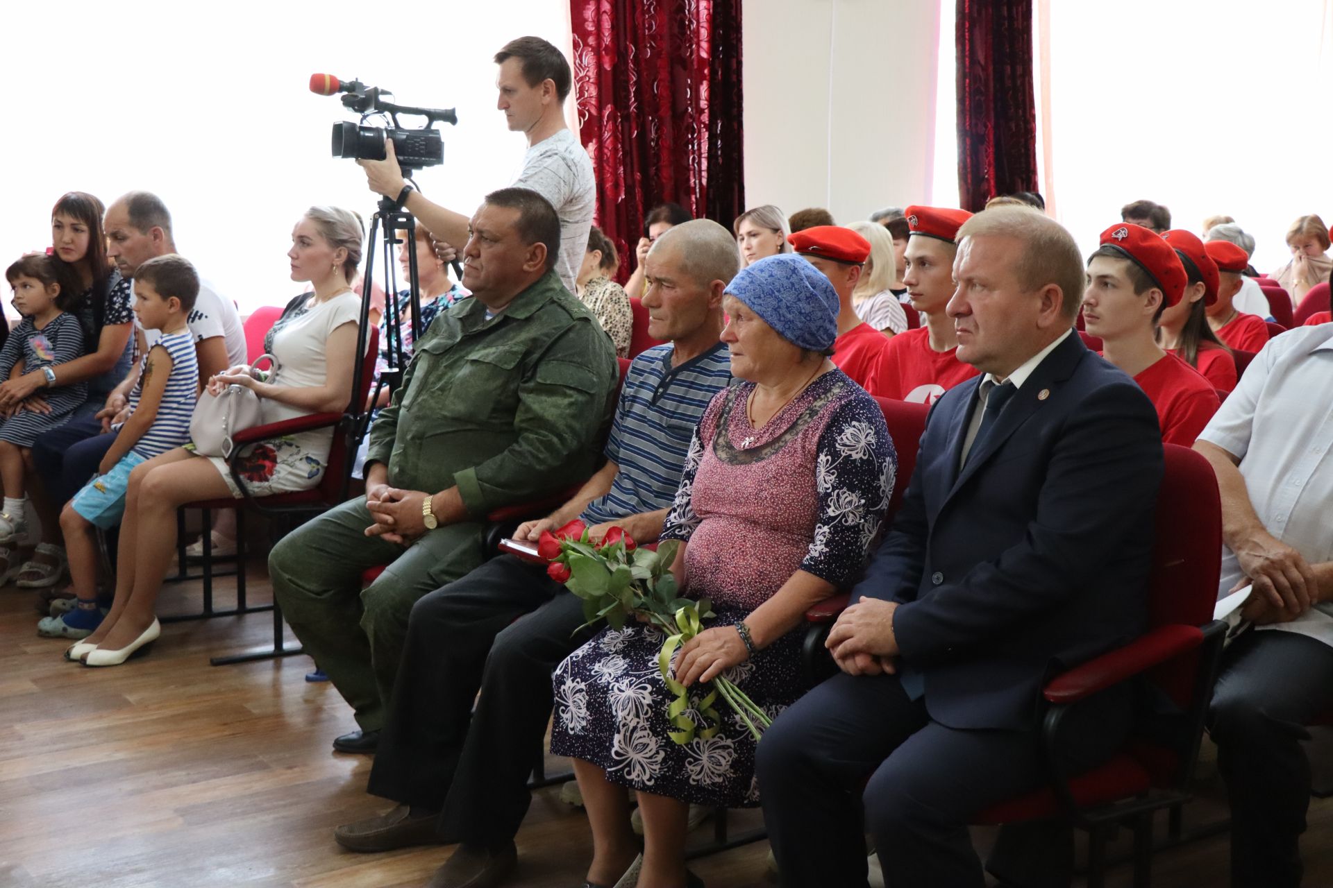 В Дрожжановском районе вручили орден Мужества родителям погибшего солдата