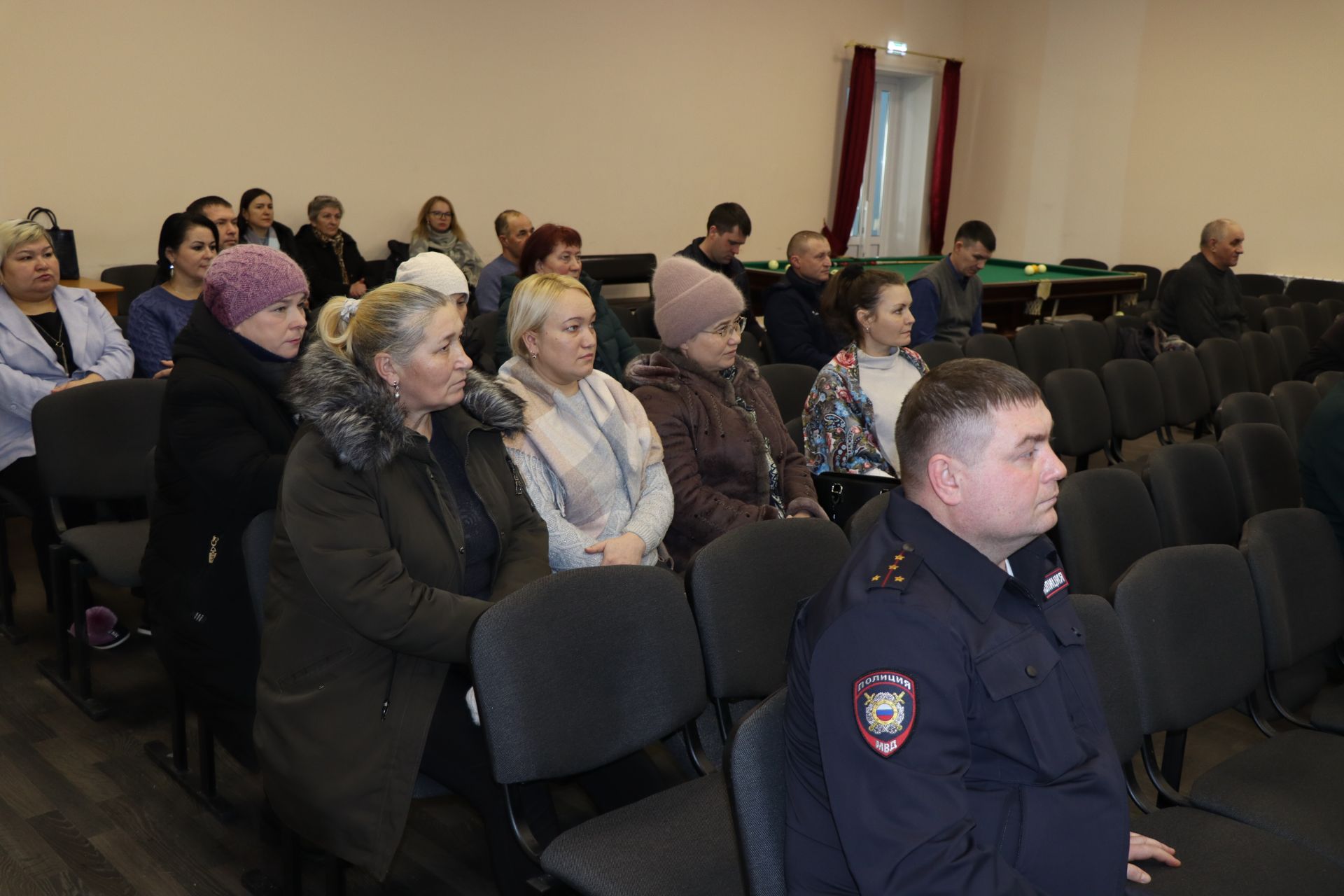 В Дрожжановском районе РТ на сходах сельчане пожаловались на бездомных собак и нашествие лис