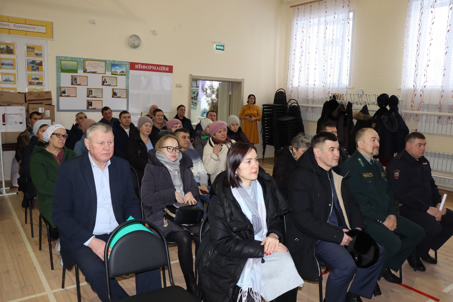 В Дрожжановском районе РТ на сходах сельчане пожаловались на бездомных собак и нашествие лис