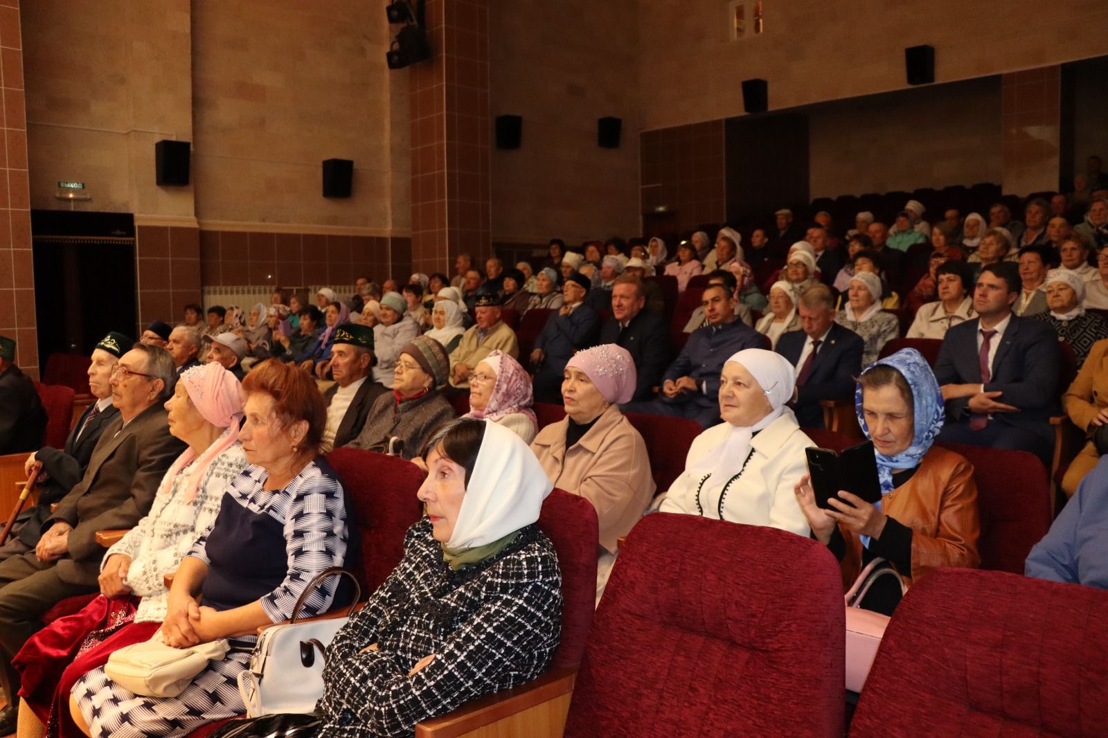 В Дрожжаном состоялось праздничное мероприятие, посвященное Международному дню пожилых