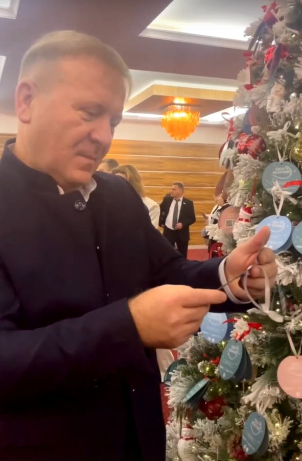 Глава района принял участие во Всероссийской благотворительной акции «Ёлка желаний»