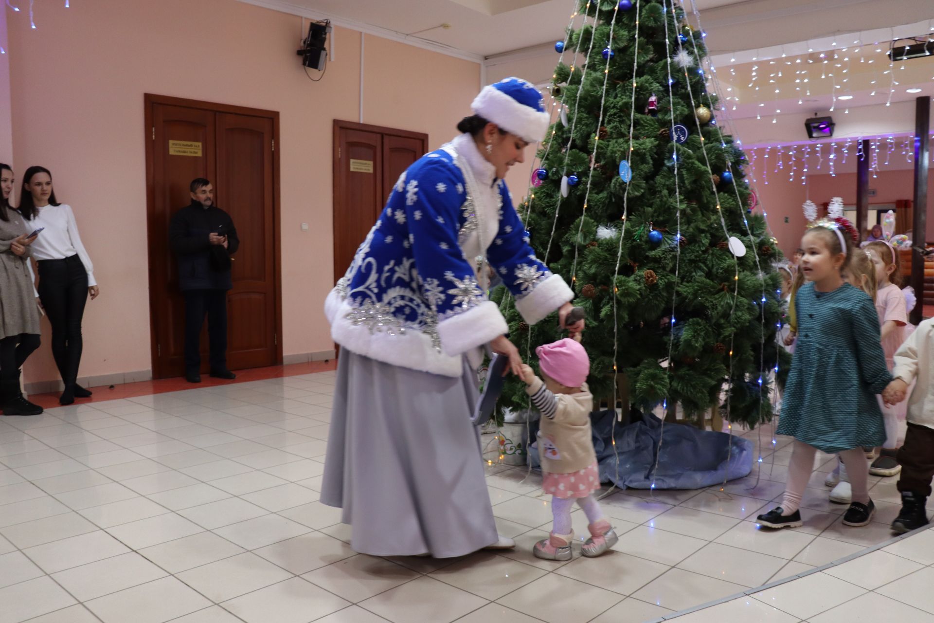 В Дрожжановском районе РТ состоялось новогоднее представление для детей участников СВО