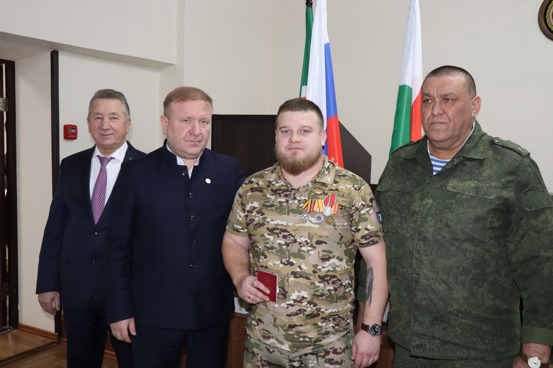 В преддверии Нового года в Дрожжановском районе РТ вручили ордена Мужества, медали Суворова и Жукова