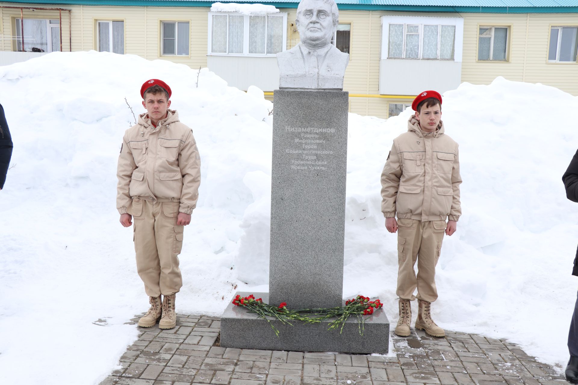 В Дрожжановском районе РТ почтили память  Героя Соцтруда Р.М.Низамутдинова