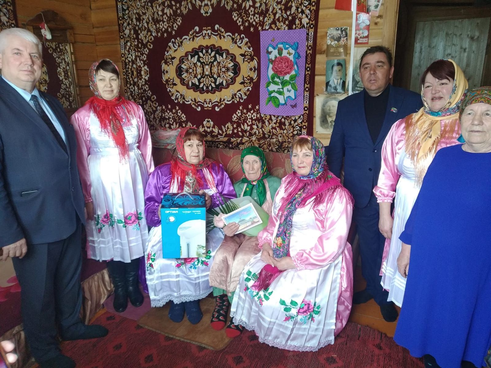 В Дрожжановском районе РТ бабушку участника СВО поздравили с 95-летием