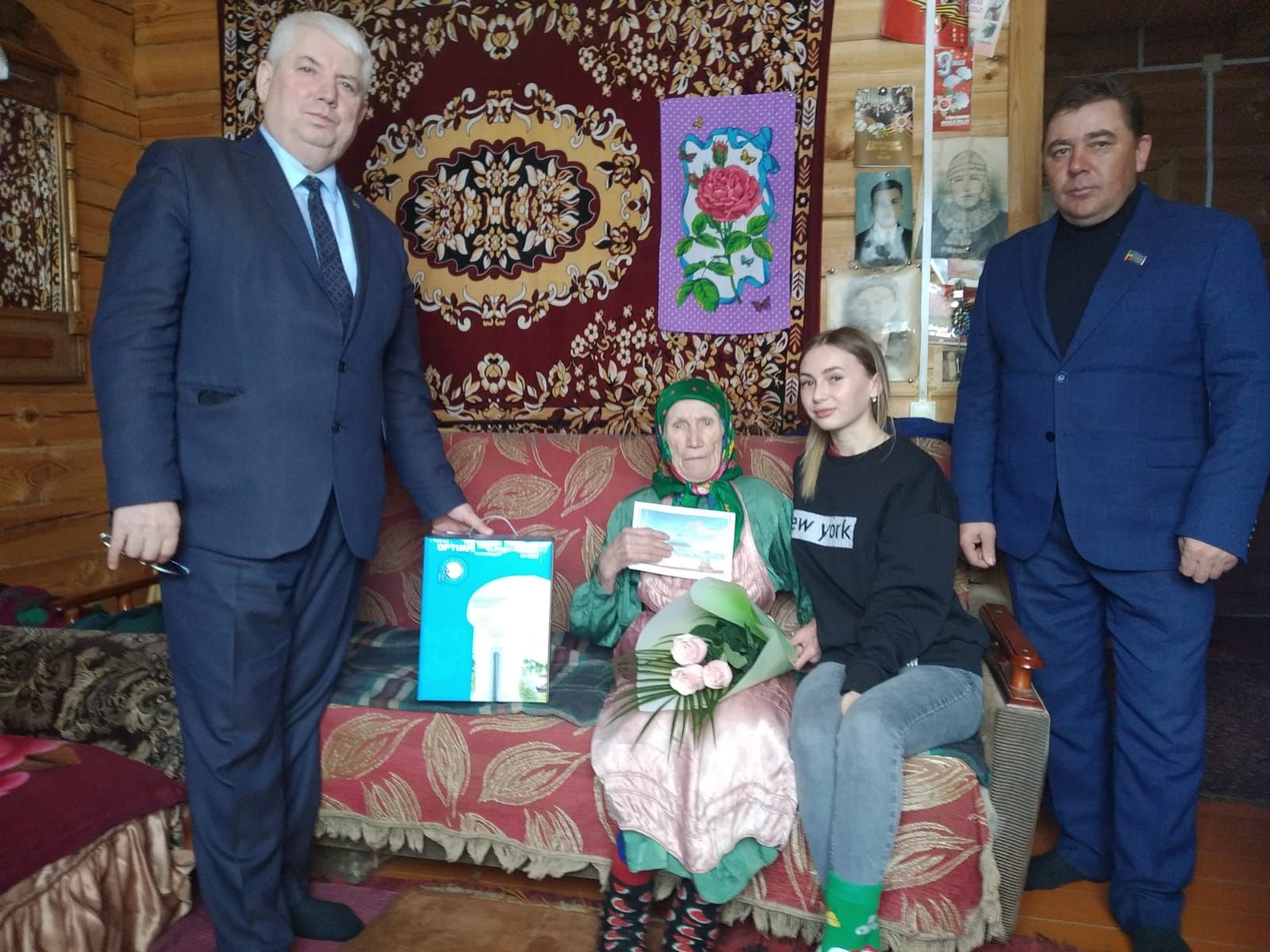 В Дрожжановском районе РТ бабушку участника СВО поздравили с 95-летием