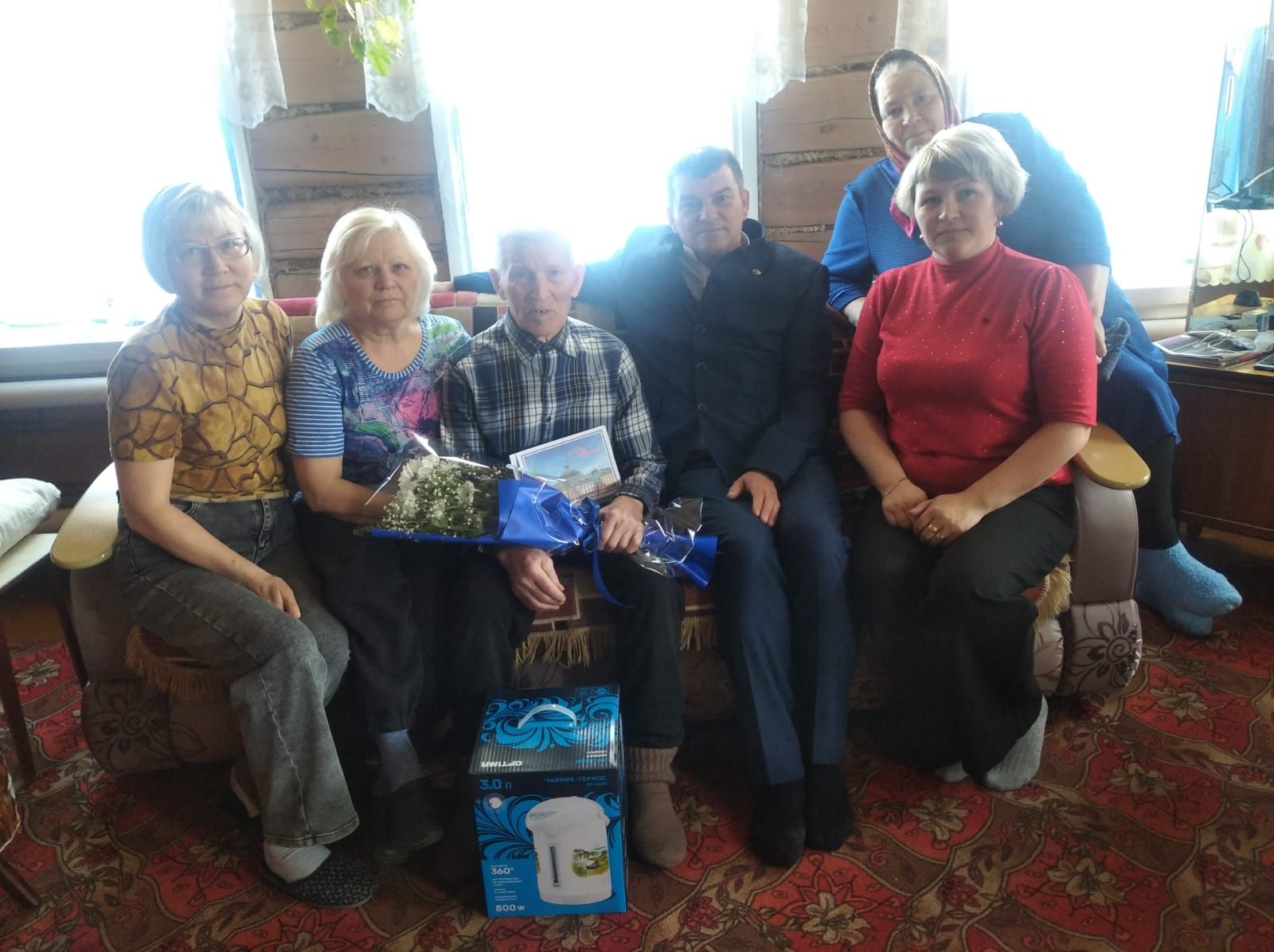 95-летний долгожитель из Дрожжановского района РТ держит кроликов, кур