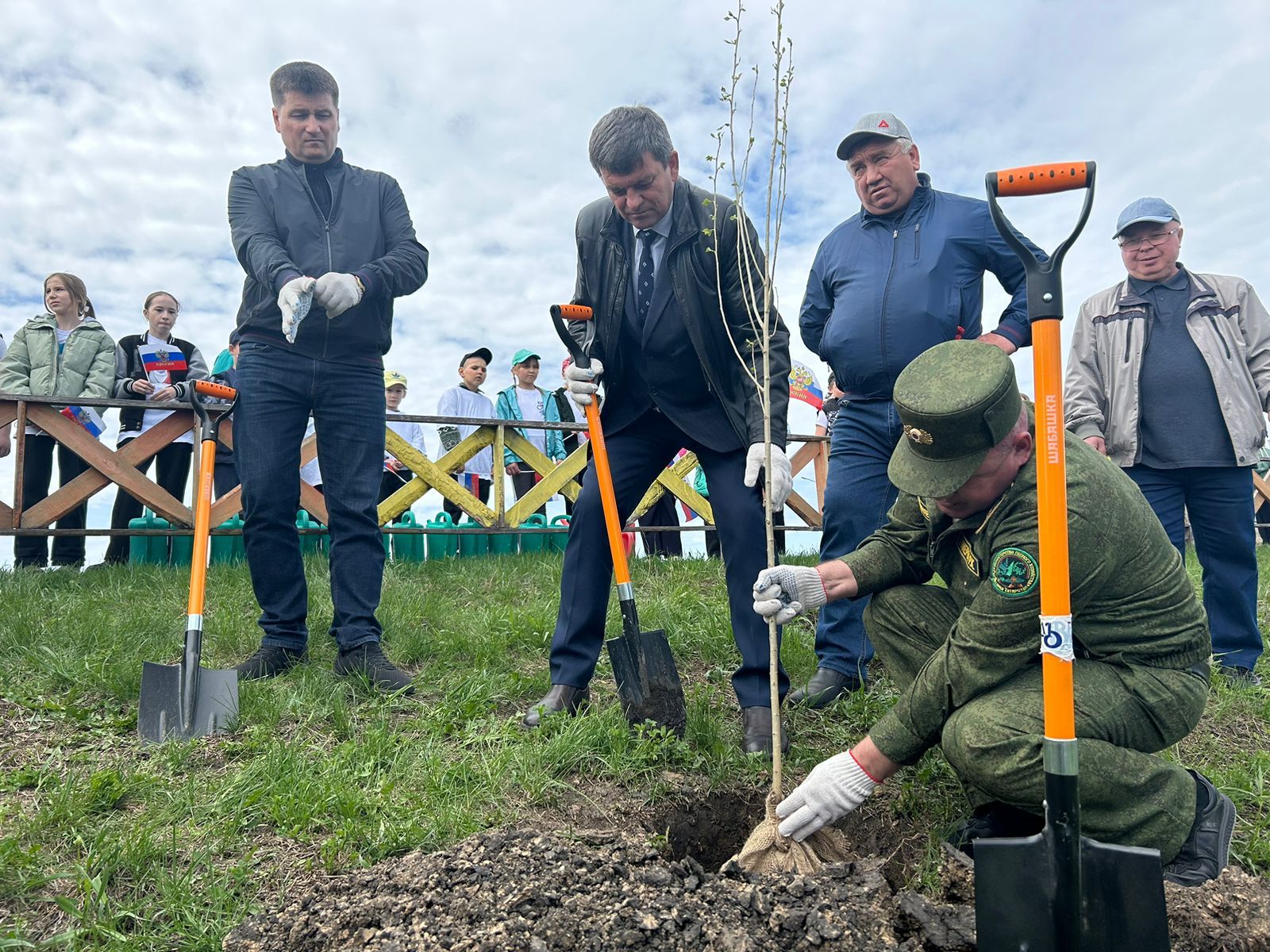 В селе Алешкин- Саплык Дрожжановского района РТ провели акцию по посадке леса
