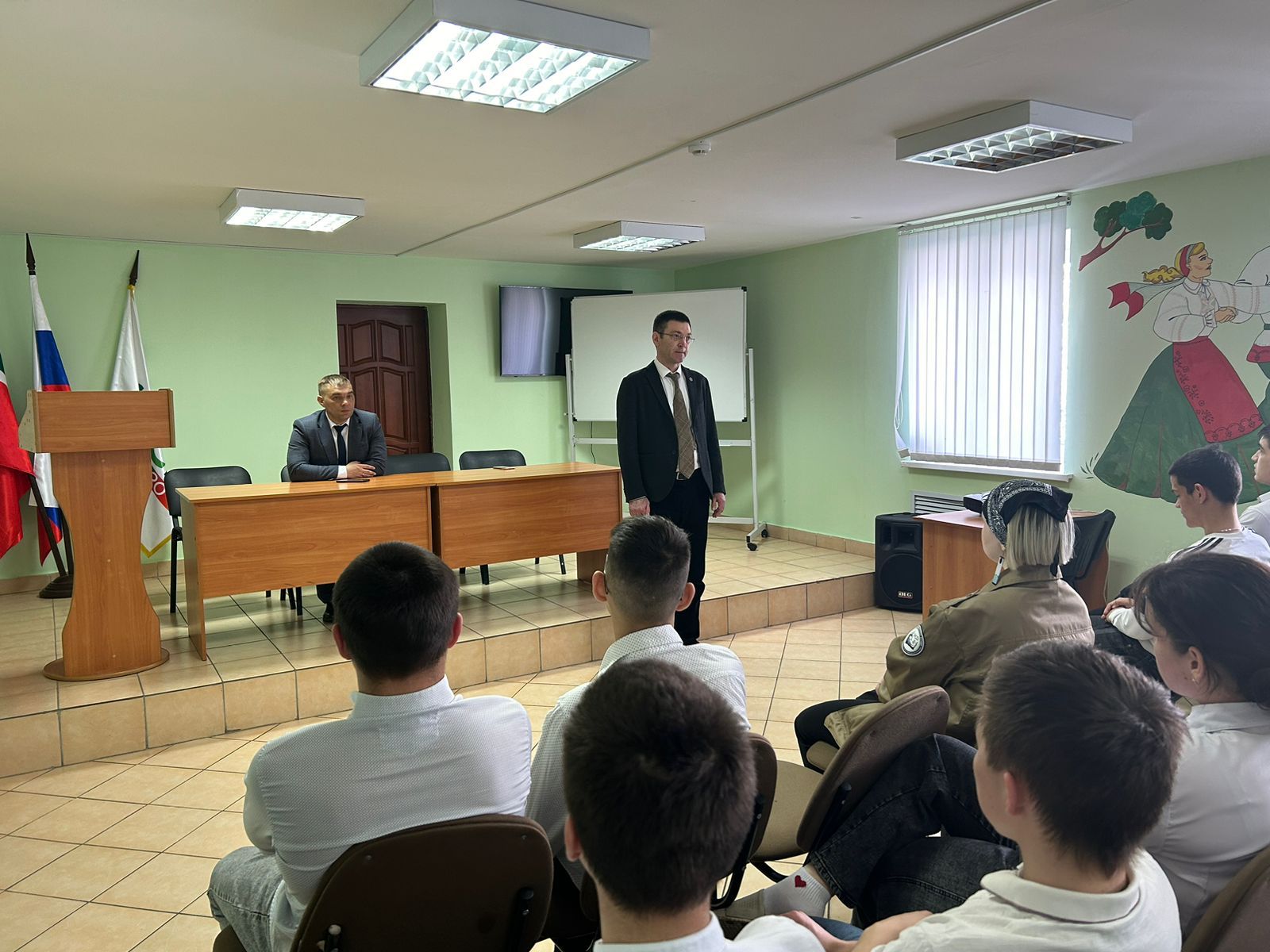 Представитель Казанского авиационного завода им. С. П. Горбунова встретился со студентами и учащимися Дрожжановского района РТ