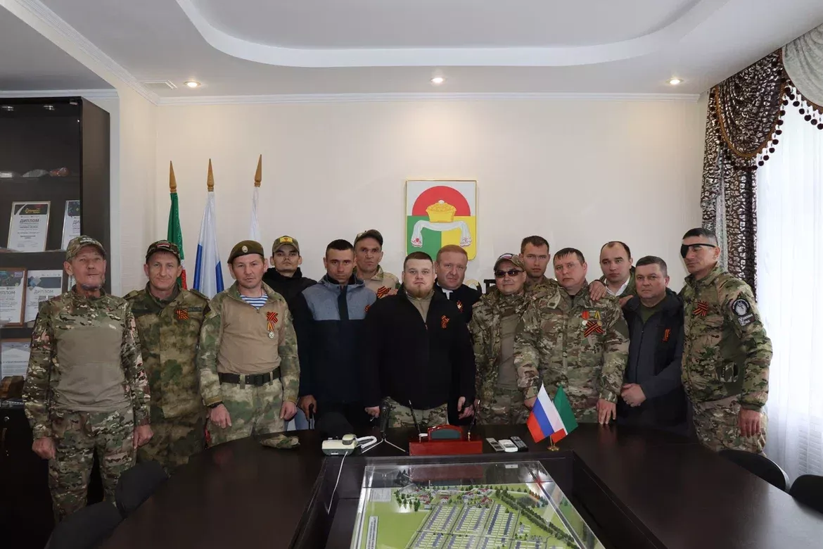 Глава Дрожжановского района РТ Марат Гафаров встретился с участниками специальной военной операции
