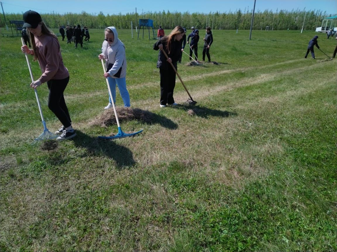 В Дрожжаном прошёл субботник, приуроченный к подготовке праздника Сабантуй