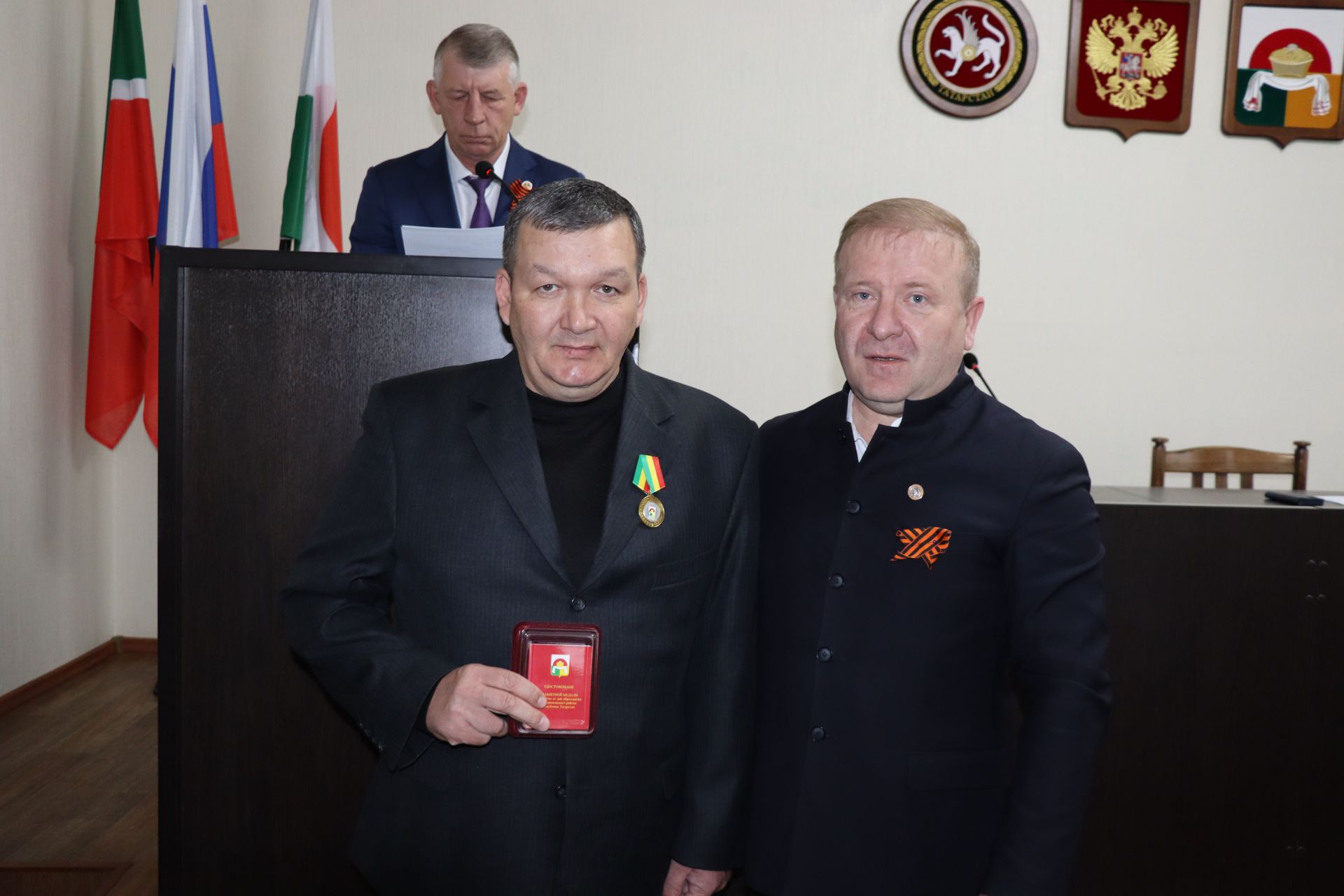 Глава Дрожжановского района РТ Марат Гафаров вручил награды работникам пожарной охраны