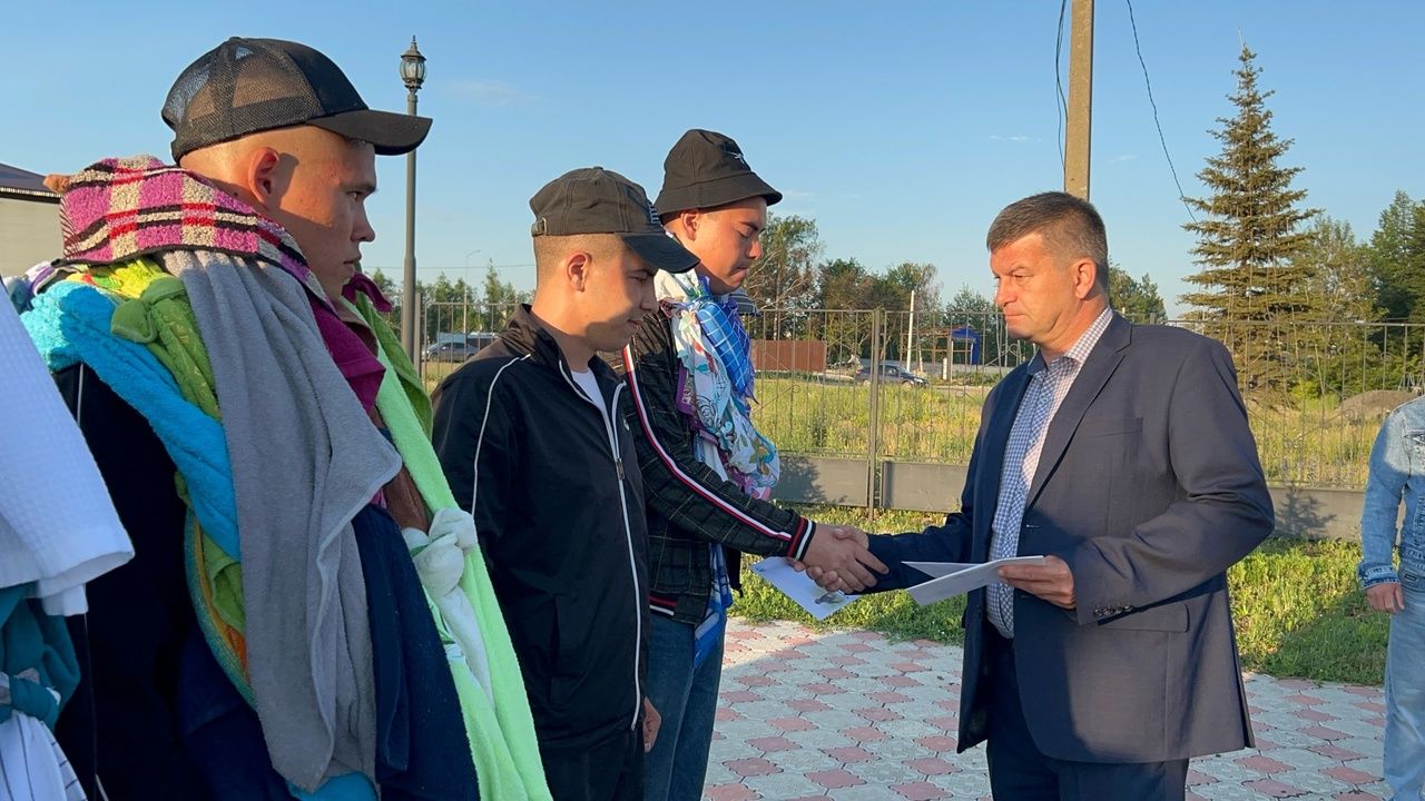 Четверо дрожжановцев отправились на службу в армию