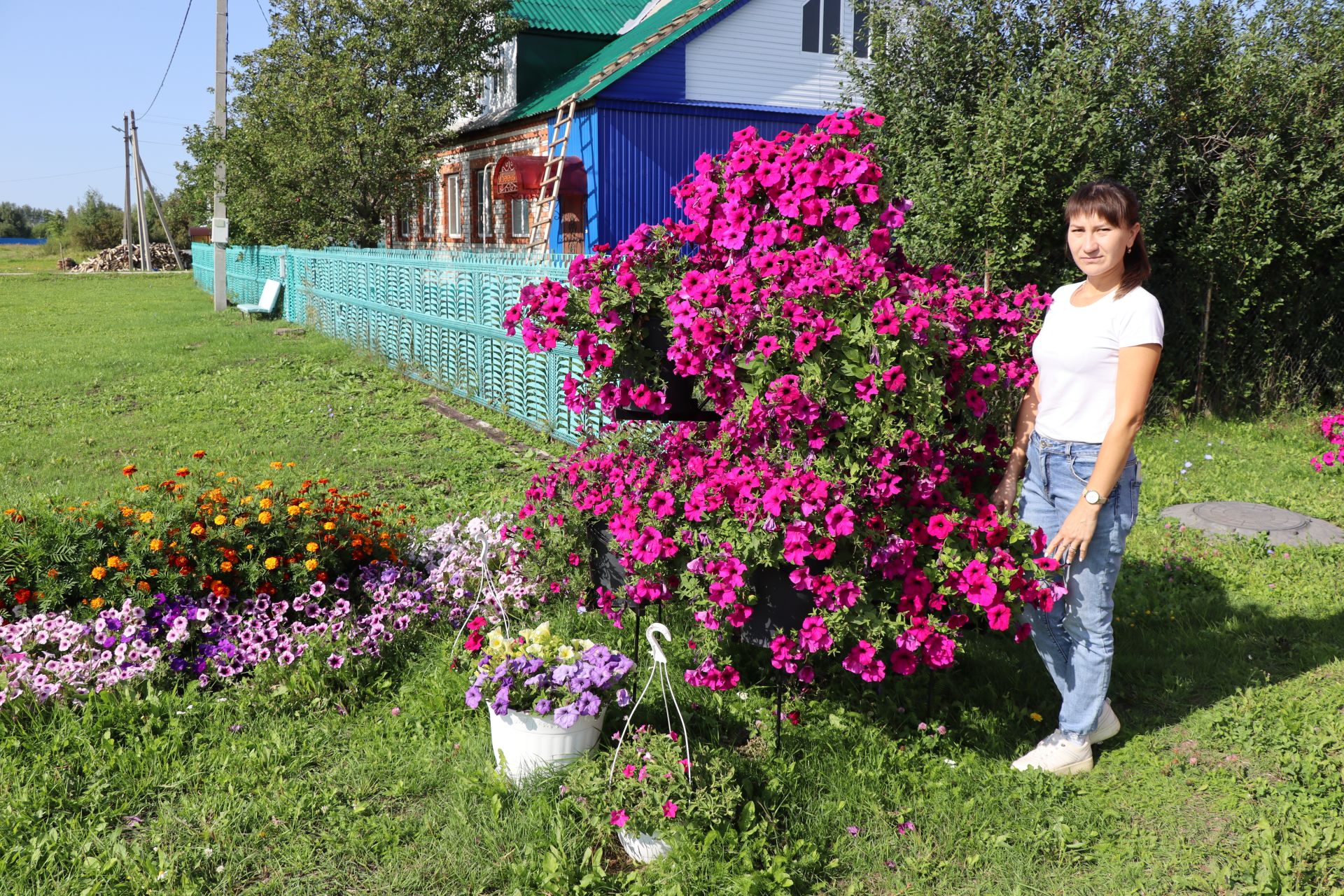 Лейсан Яфизован пахчи шавлӑн чечекленет