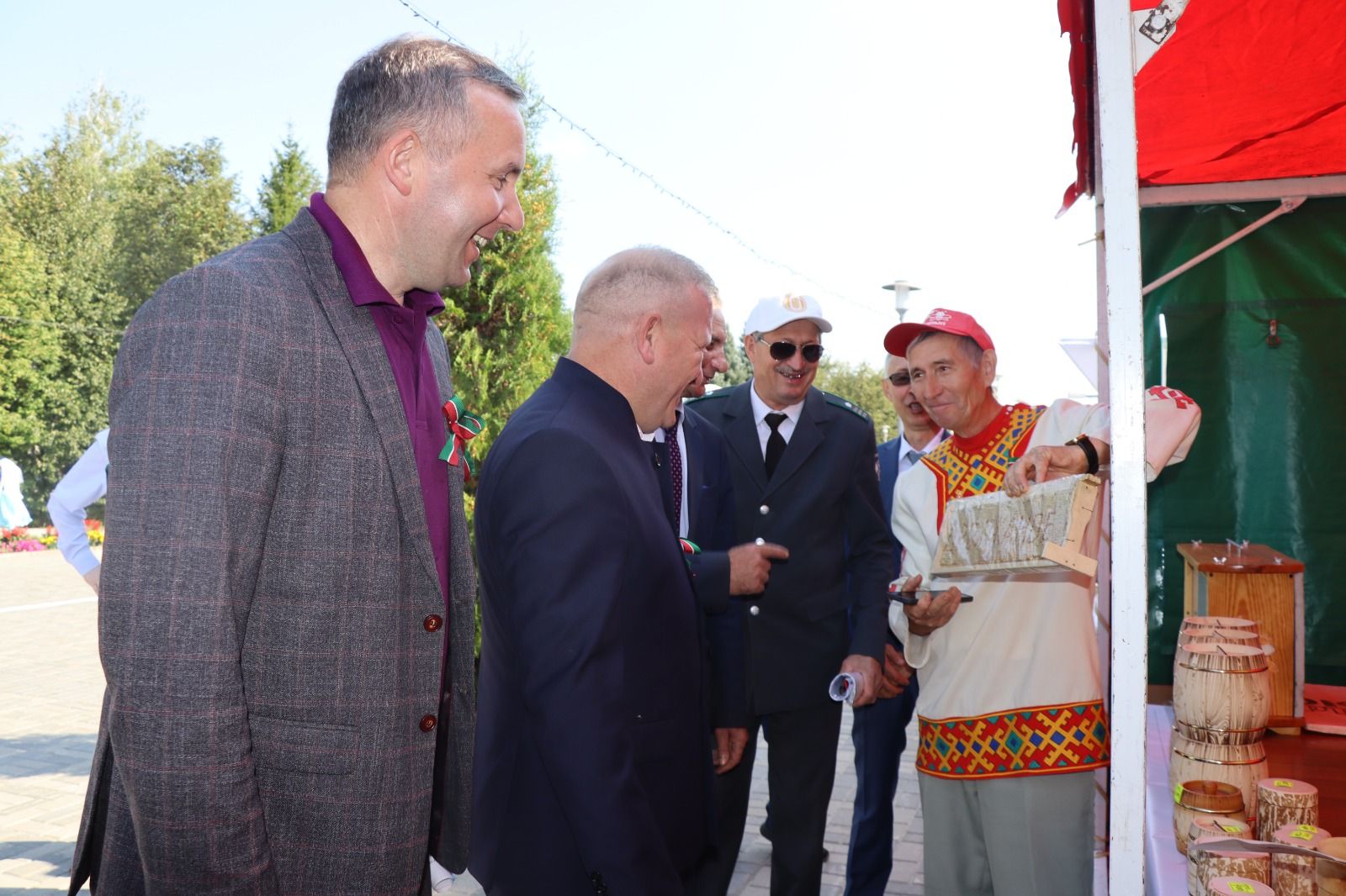 В Дрожжановском районе РТ в рамках празднования Дня республики и района состоялась медовая ярмарка