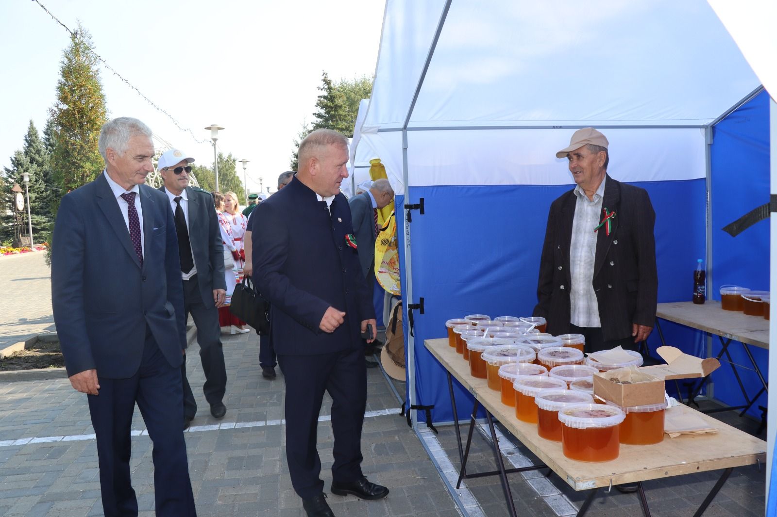 В Дрожжановском районе РТ в рамках празднования Дня республики и района состоялась медовая ярмарка