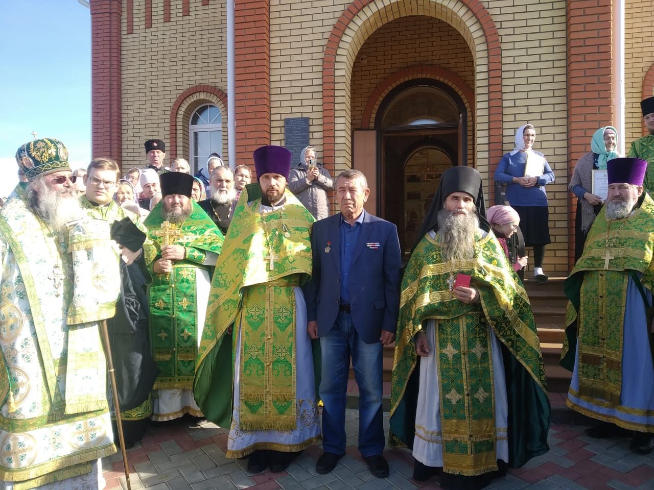 Митрополит Кирилл провёл божественную литургию в Дрожжановском храме