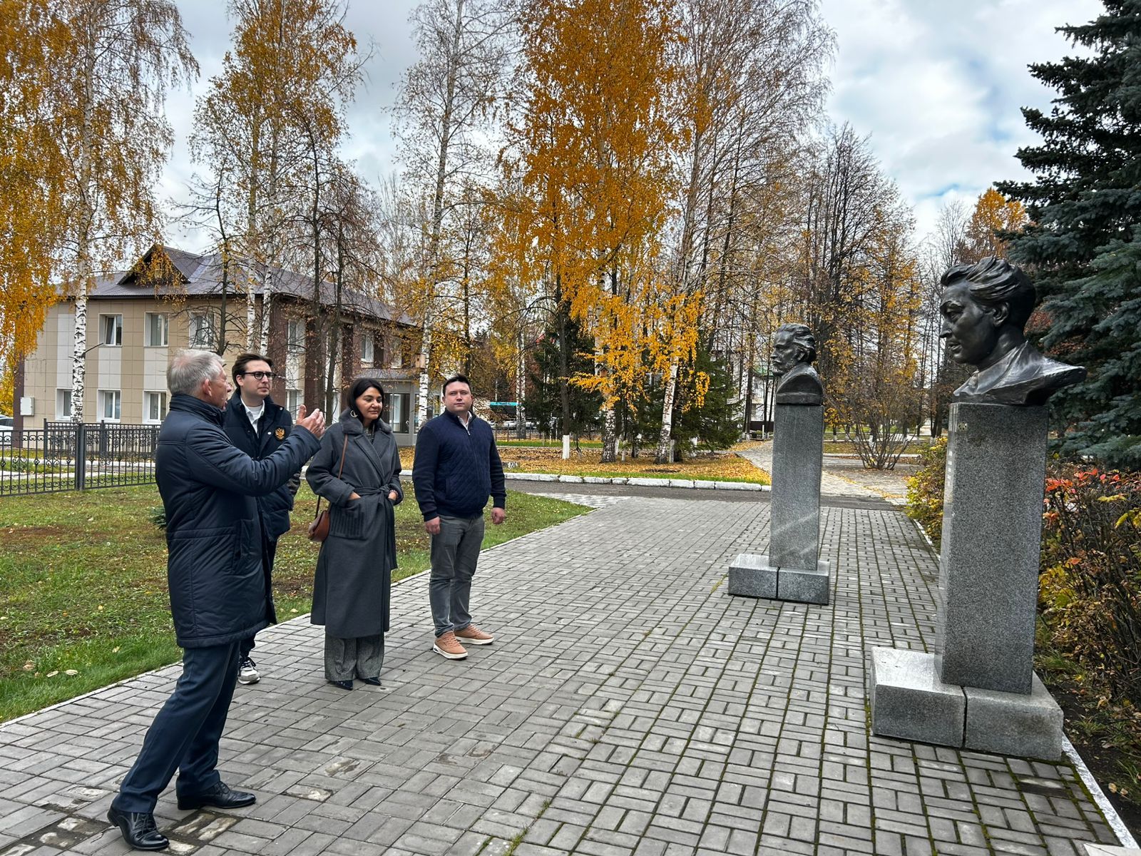 Команда кадрового резерва Раиса РТ с рабочим визитом находится в Дрожжановском районе