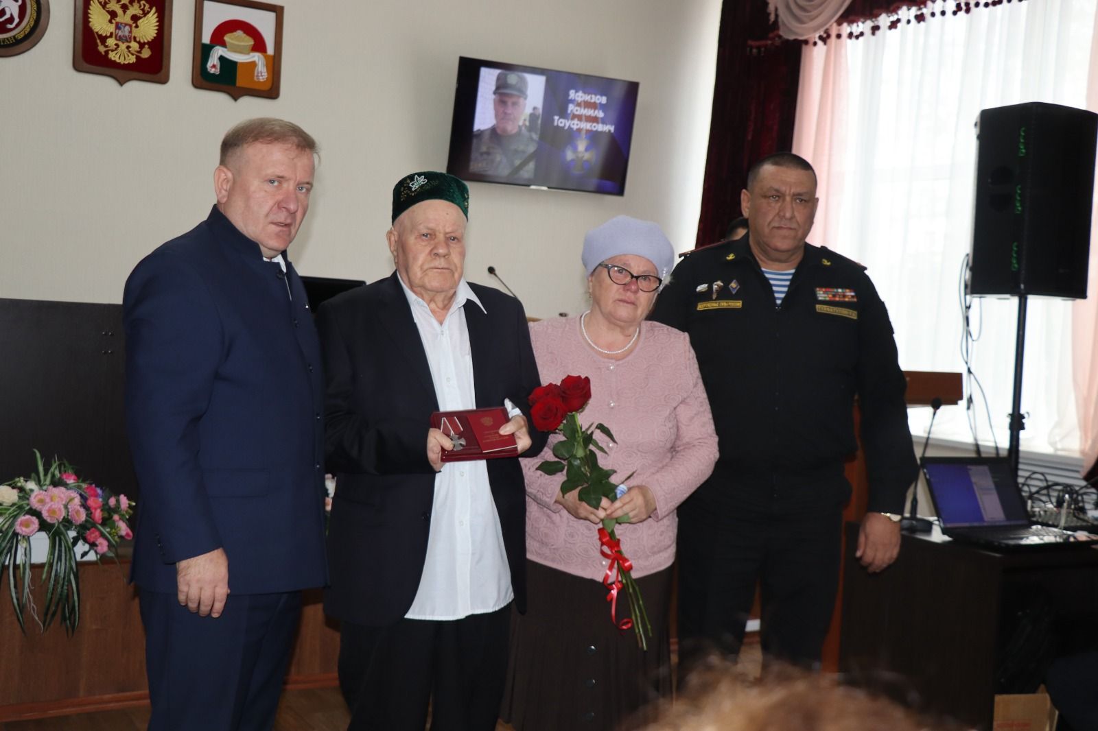 Родным погибших в СВО бойцов из Дрожжановского района вручили ордена Мужества