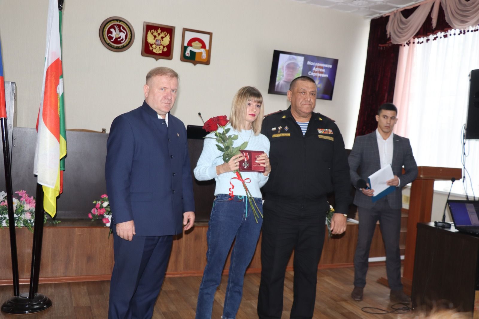 Родным погибших в СВО бойцов из Дрожжановского района вручили ордена Мужества