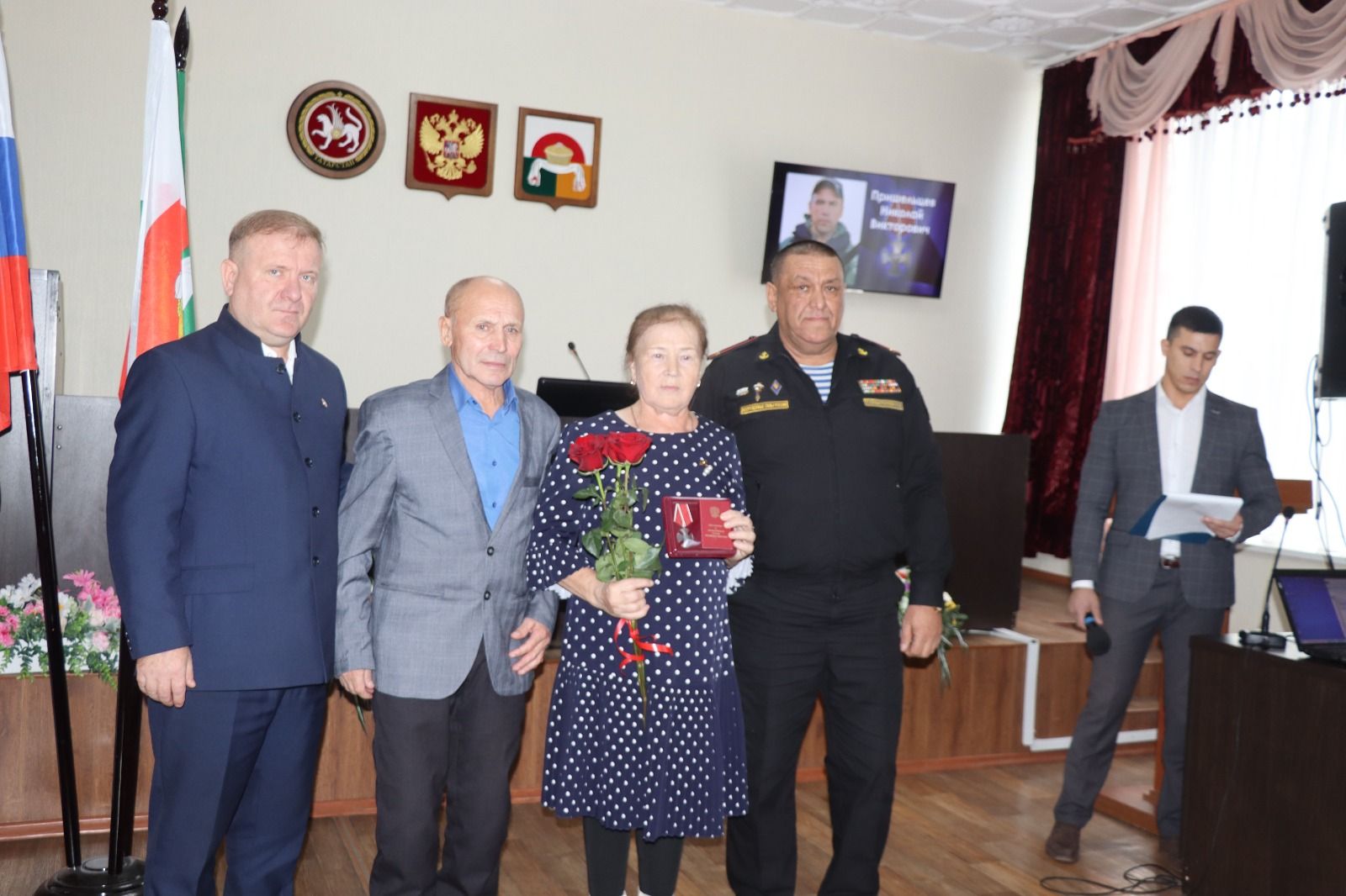 Родным погибших в СВО бойцов из Дрожжановского района вручили ордена Мужества