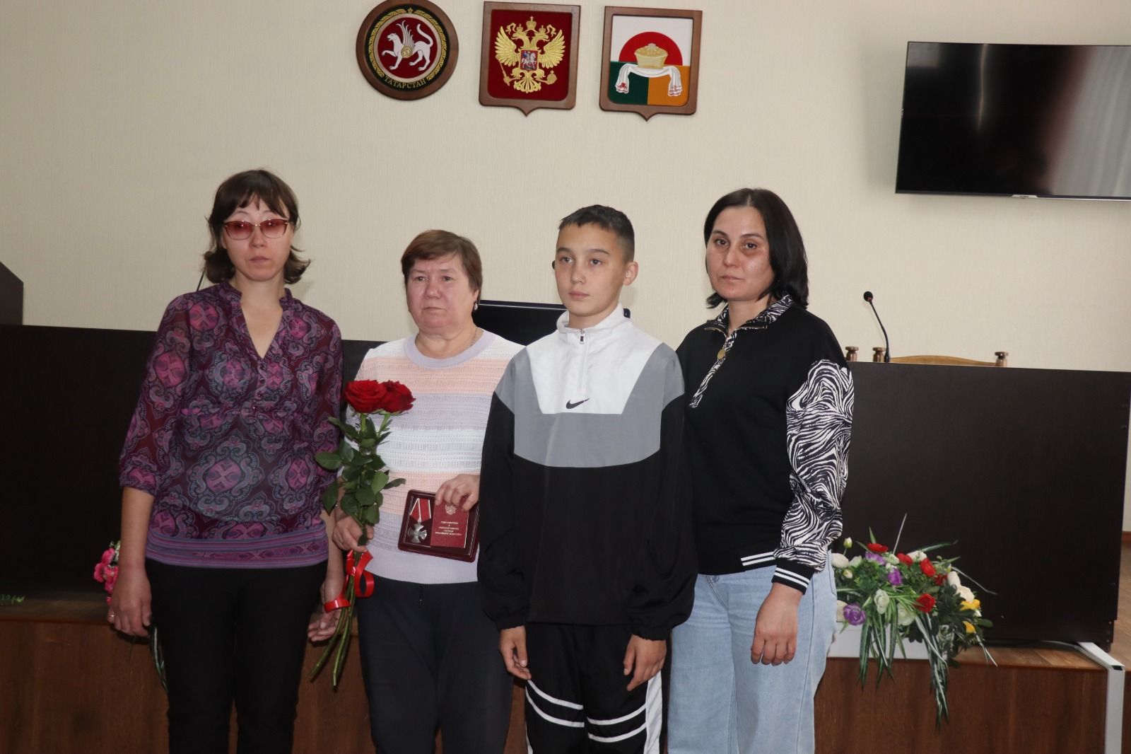 Родным погибших в СВО бойцов из Дрожжановского района вручили ордена Мужества