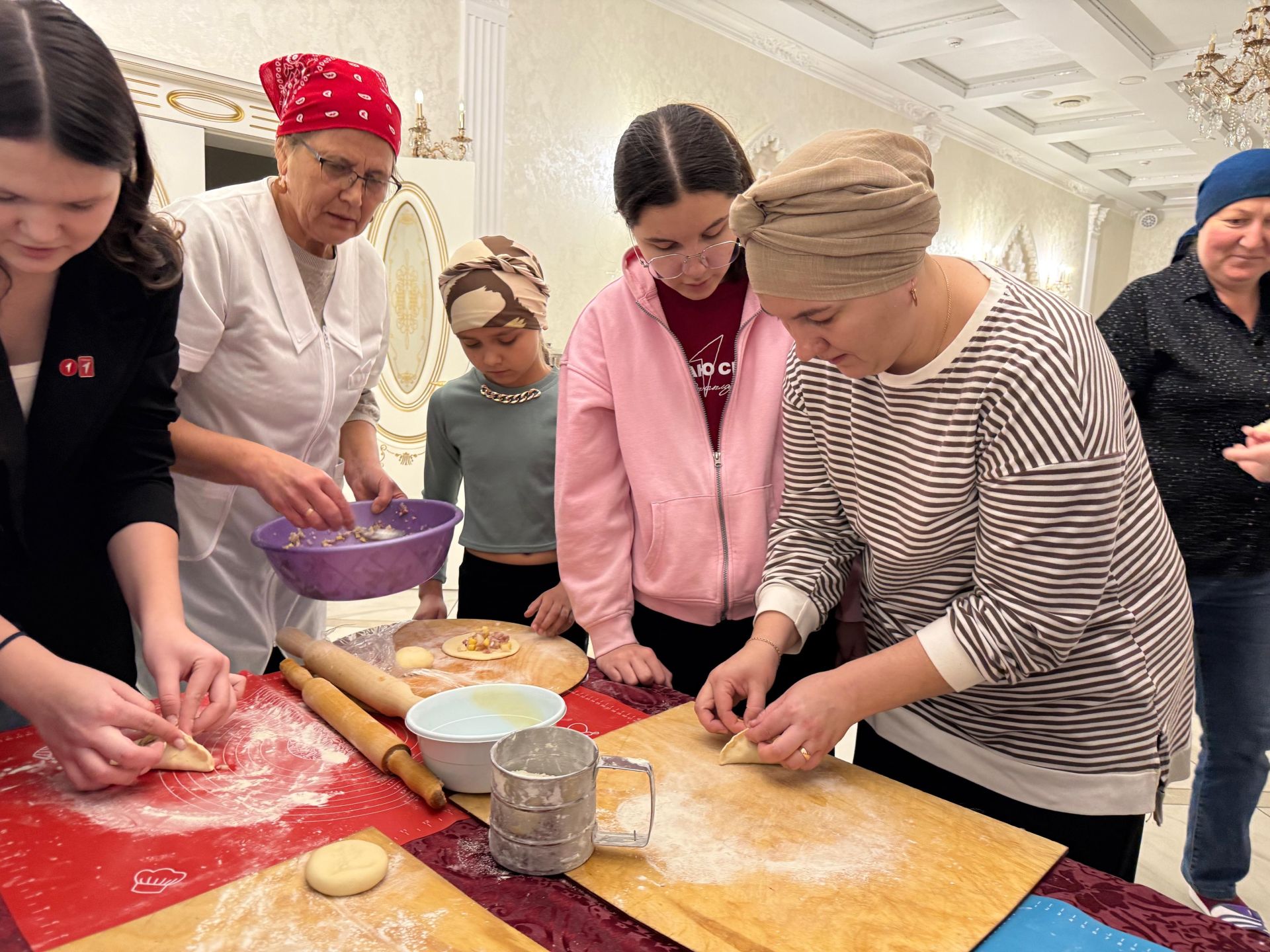 «Движение Первых» Дрожжановского района РТ устроило для мам творческий и вкусный праздник