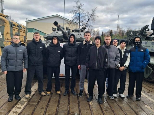 Казанское танковое училище распахнуло свои двери для старшеклассников из «Стародрожжановской школы № 1»