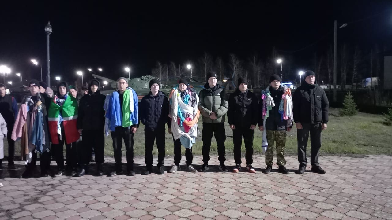 Чүпрәледән 11 егет армиягә китте