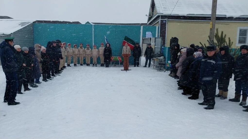 На родине героя: в селе Старые Какерли Дрожжановского района открыли мемориальную доску Фанису Мазитову