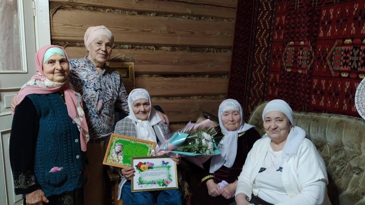 Свой 80-летний юбилей отметила труженица села Старые Чукалы Дрожжановского района РТ, Наиля апа Якупова