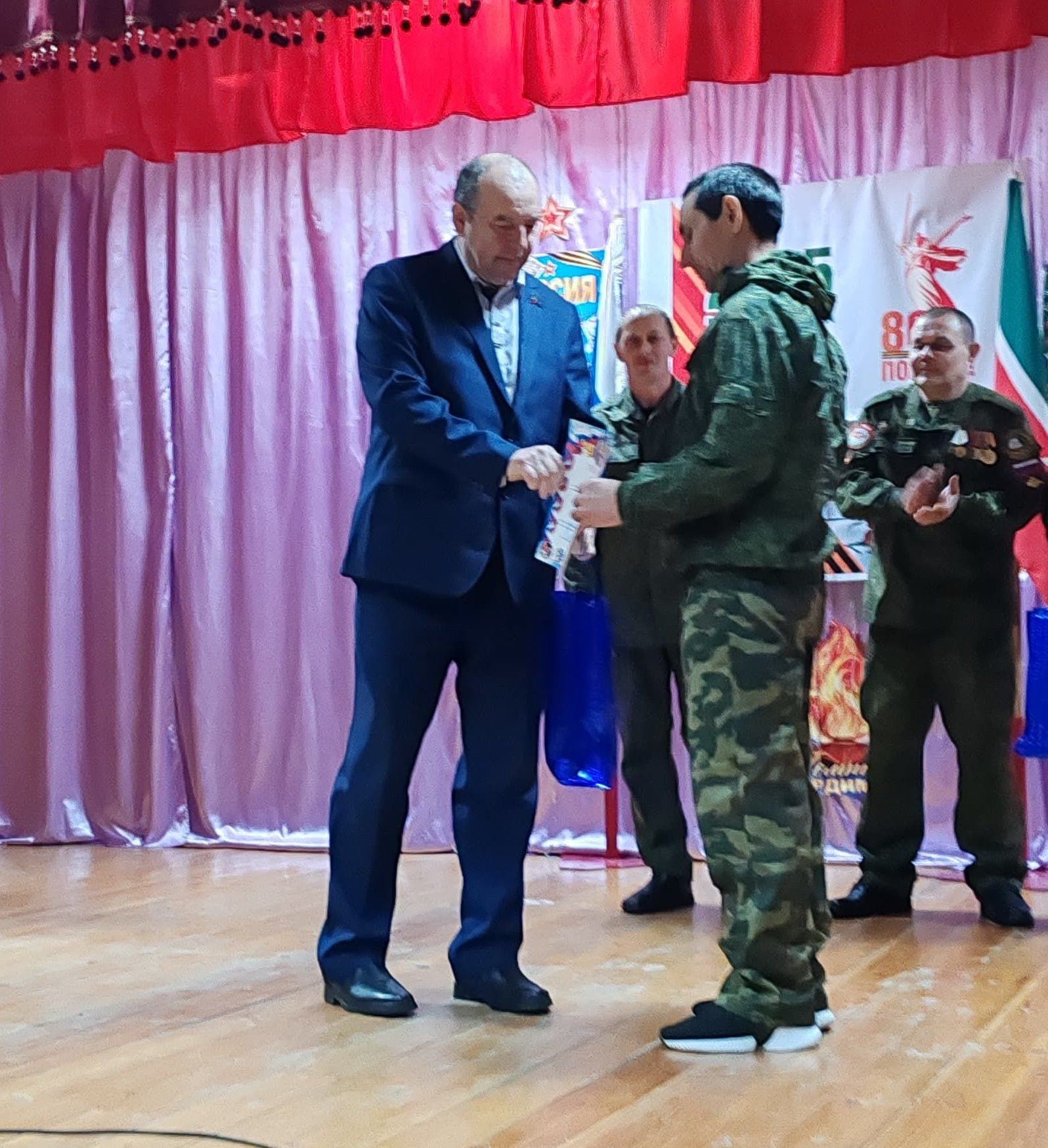 Сила, творчество и патриотизм: в Новоильмовском доме культуры прошел праздник «А ну-ка, мужчины!»