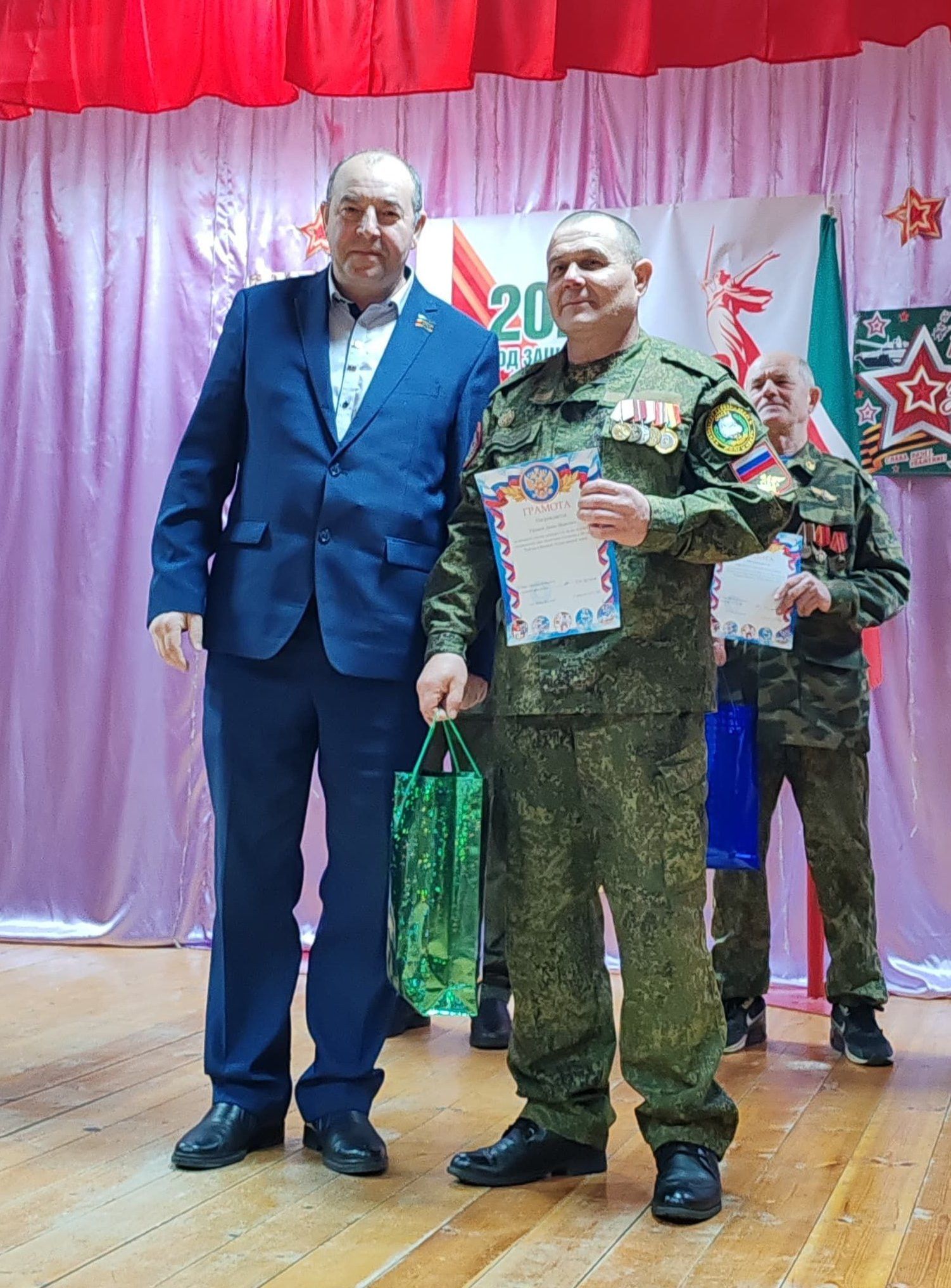 Сила, творчество и патриотизм: в Новоильмовском доме культуры прошел праздник «А ну-ка, мужчины!»