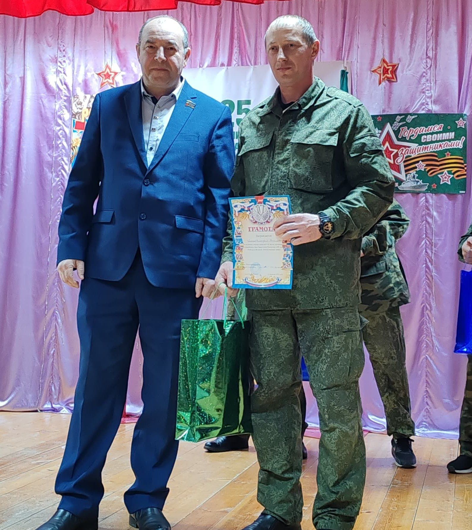 Сила, творчество и патриотизм: в Новоильмовском доме культуры прошел праздник «А ну-ка, мужчины!»