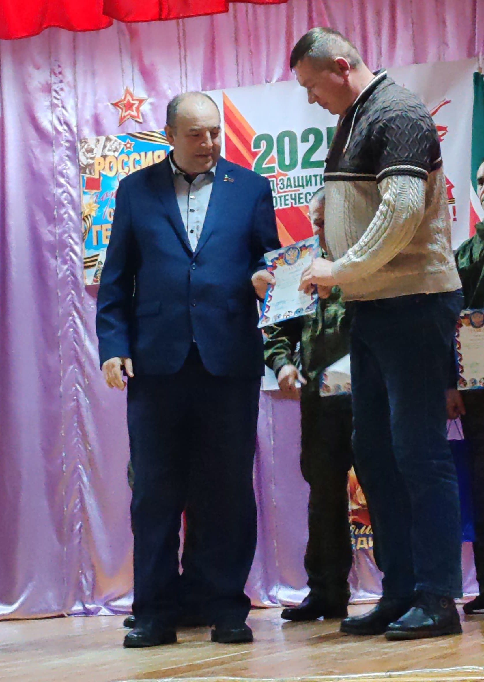 Сила, творчество и патриотизм: в Новоильмовском доме культуры прошел праздник «А ну-ка, мужчины!»