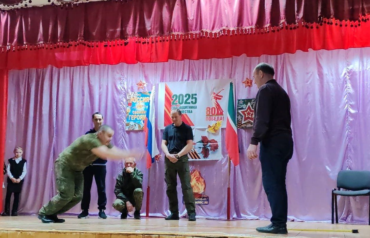 Сила, творчество и патриотизм: в Новоильмовском доме культуры прошел праздник «А ну-ка, мужчины!»
