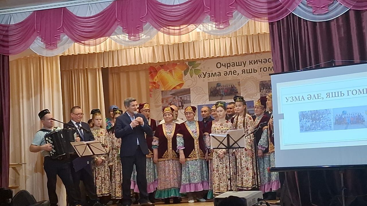 Иске Чокалы авылының 1978нче чыгарылыш сыйныф укучылары концерт куйды