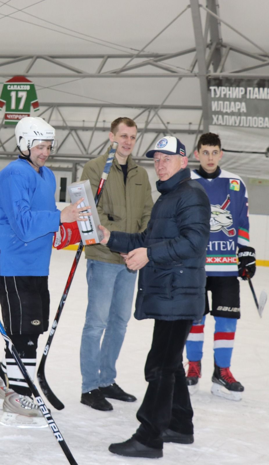 В Дрожжаном определены победители Чемпионата по хоккею среди организаций и учреждений