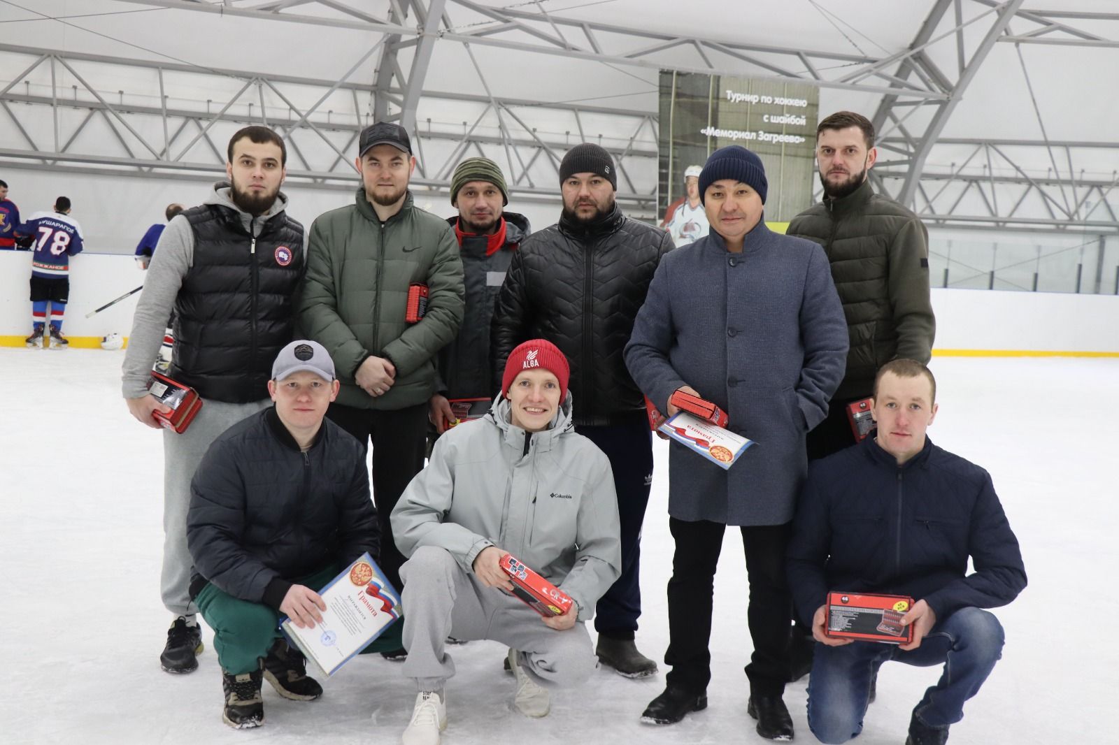 В Дрожжаном определены победители Чемпионата по хоккею среди организаций и учреждений