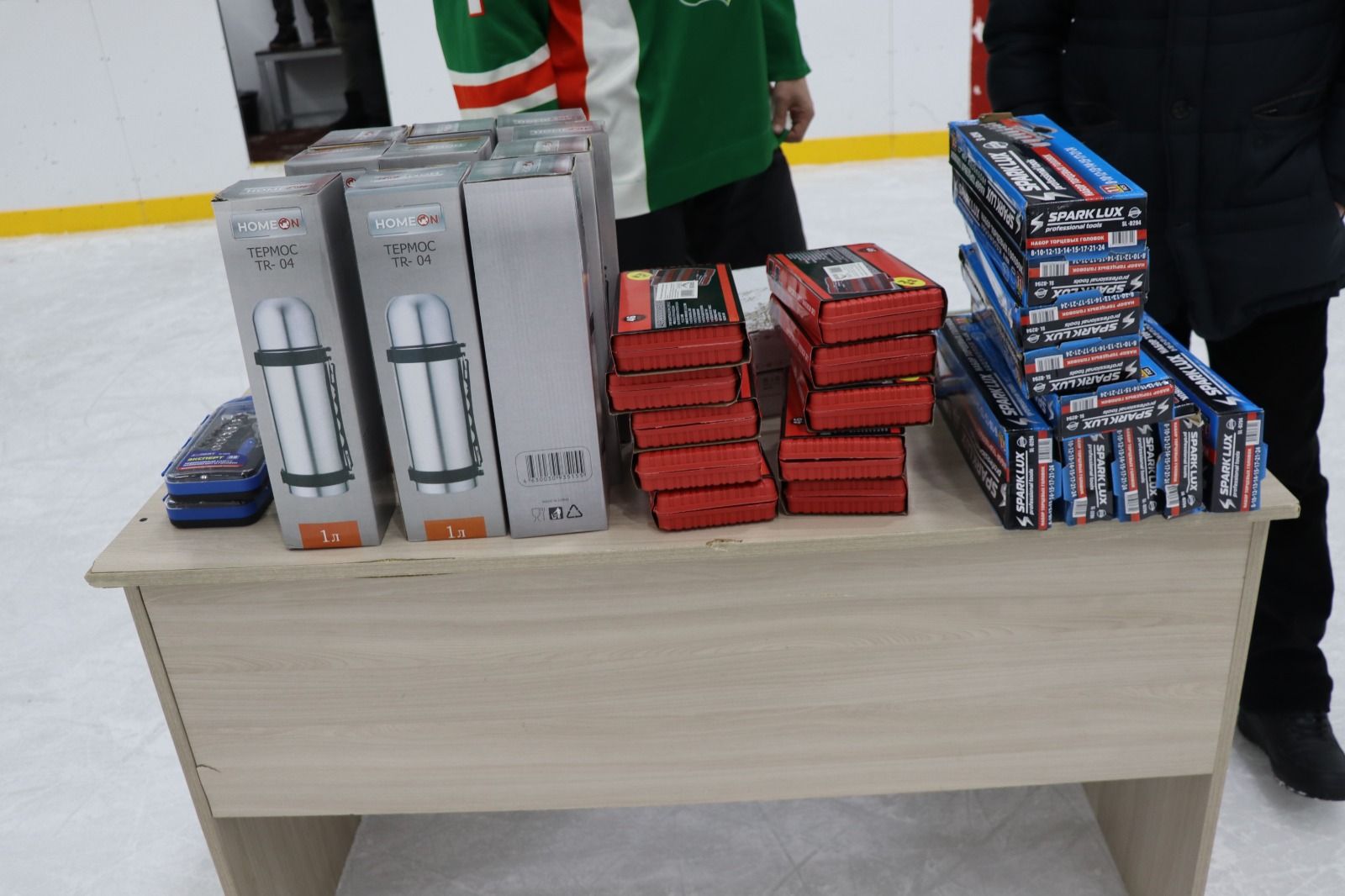 В Дрожжаном определены победители Чемпионата по хоккею среди организаций и учреждений