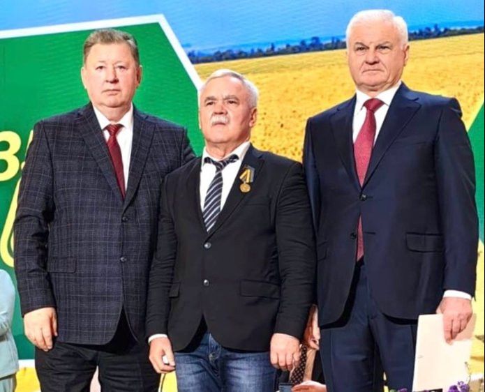 За вклад в поддержку героев: глава КФХ Дрожжановского района Равиль Бикчуров награжден медалью Минобороны РФ