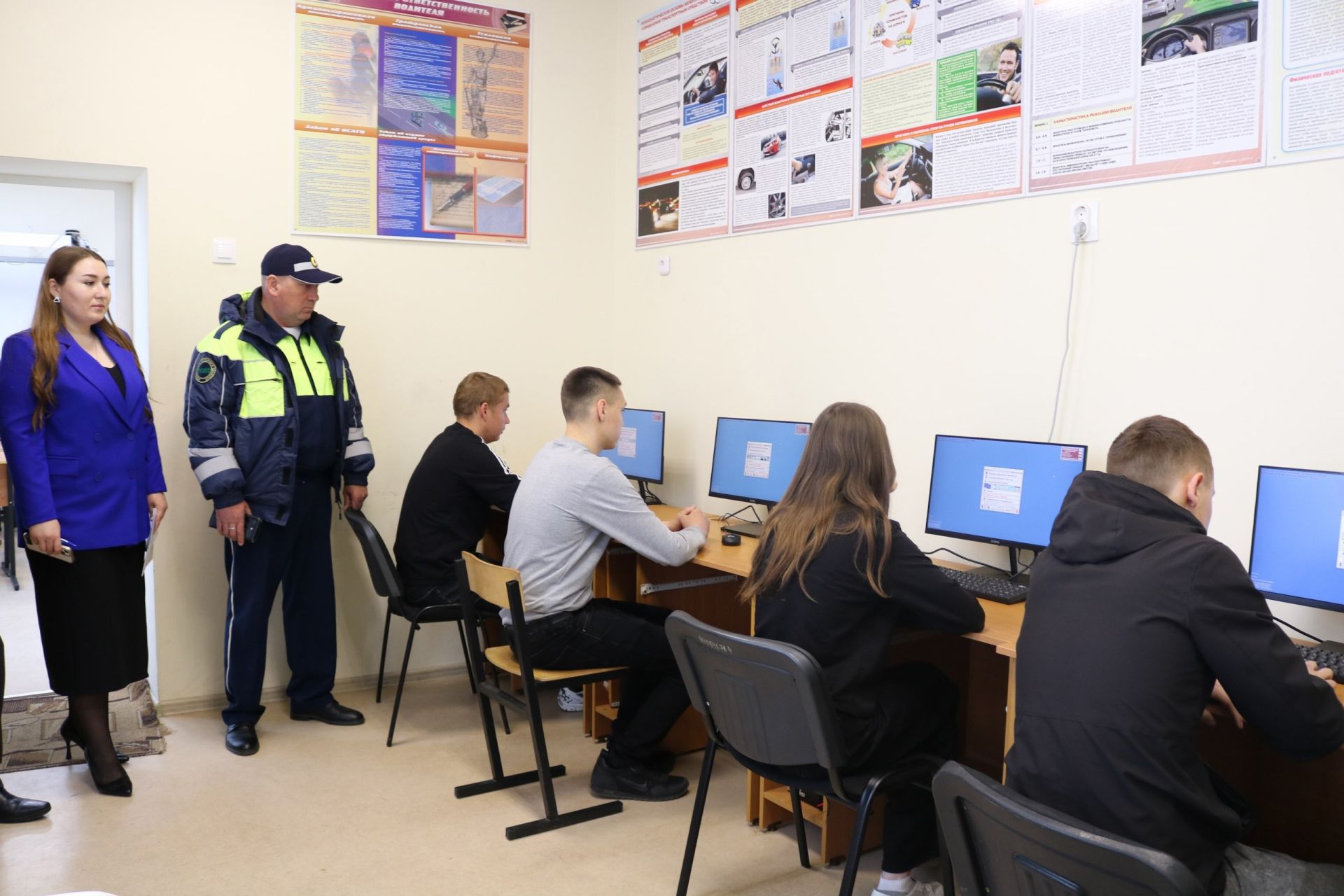 Автомногоборье в Дрожжановском техникуме: знатоки ПДД и мастера руля вышли в республиканский этап