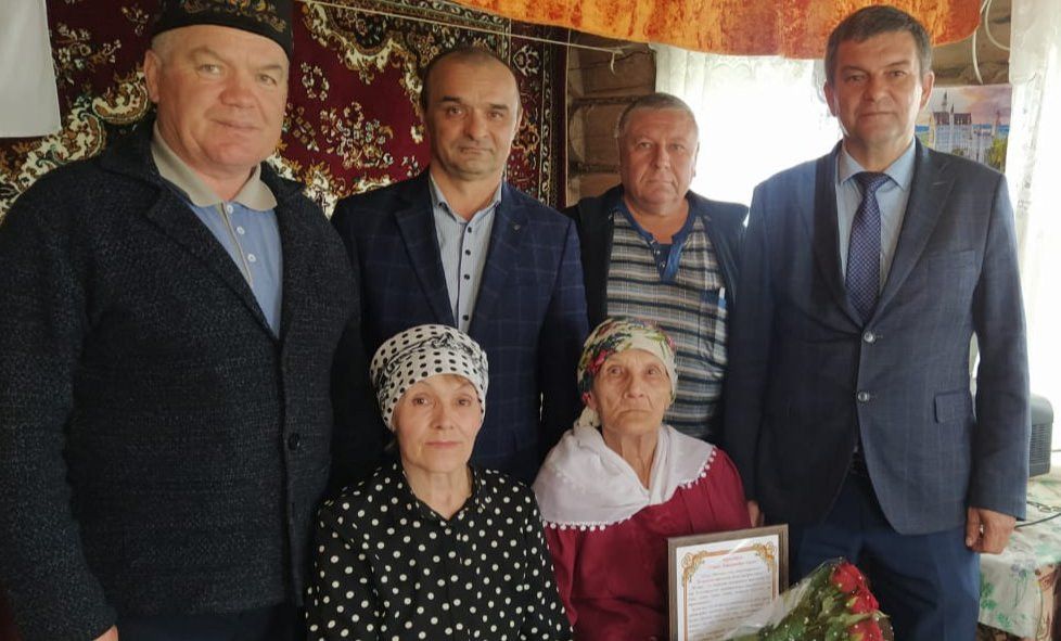 В Дрожжановском районе РТ  продолжают чествовать долгожителей